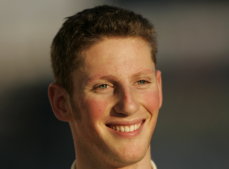 Romain Grosjean kan sagtens smile stort efter sine præstationer i GP2 seriens spæde start.
